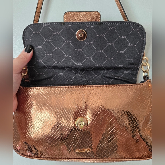 Aldo Metallic Bronze Snakeskin Shoulder Bag Gold Chain Hardware Baguette Purse - Picture 4 of 5